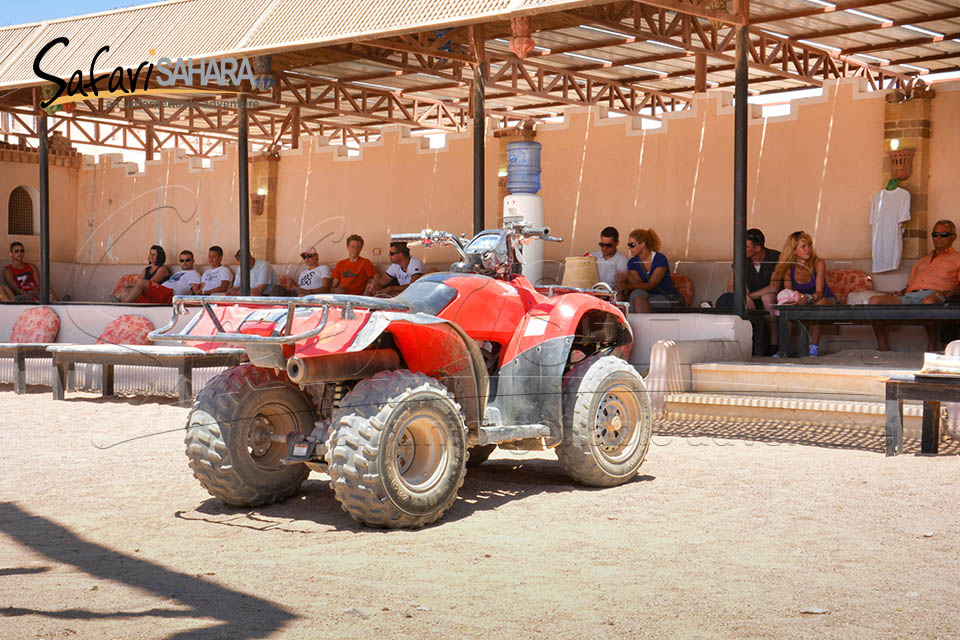 Sharm Quad Wüstensafari mit Abendessen und Show