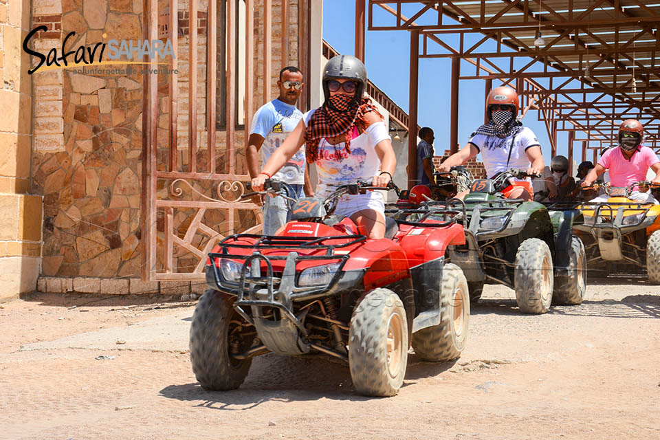 Sharm Quad Wüstensafari mit Abendessen und Show