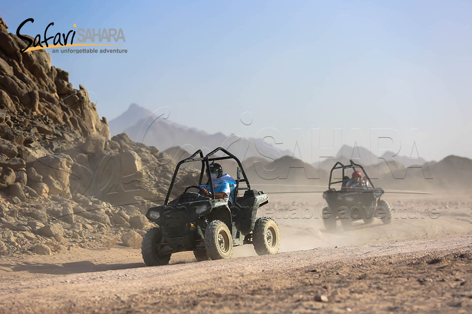 Sonnenuntergangsfahrt mit dem Dünenbuggy Polaris RZR in der Wüste von Sharm